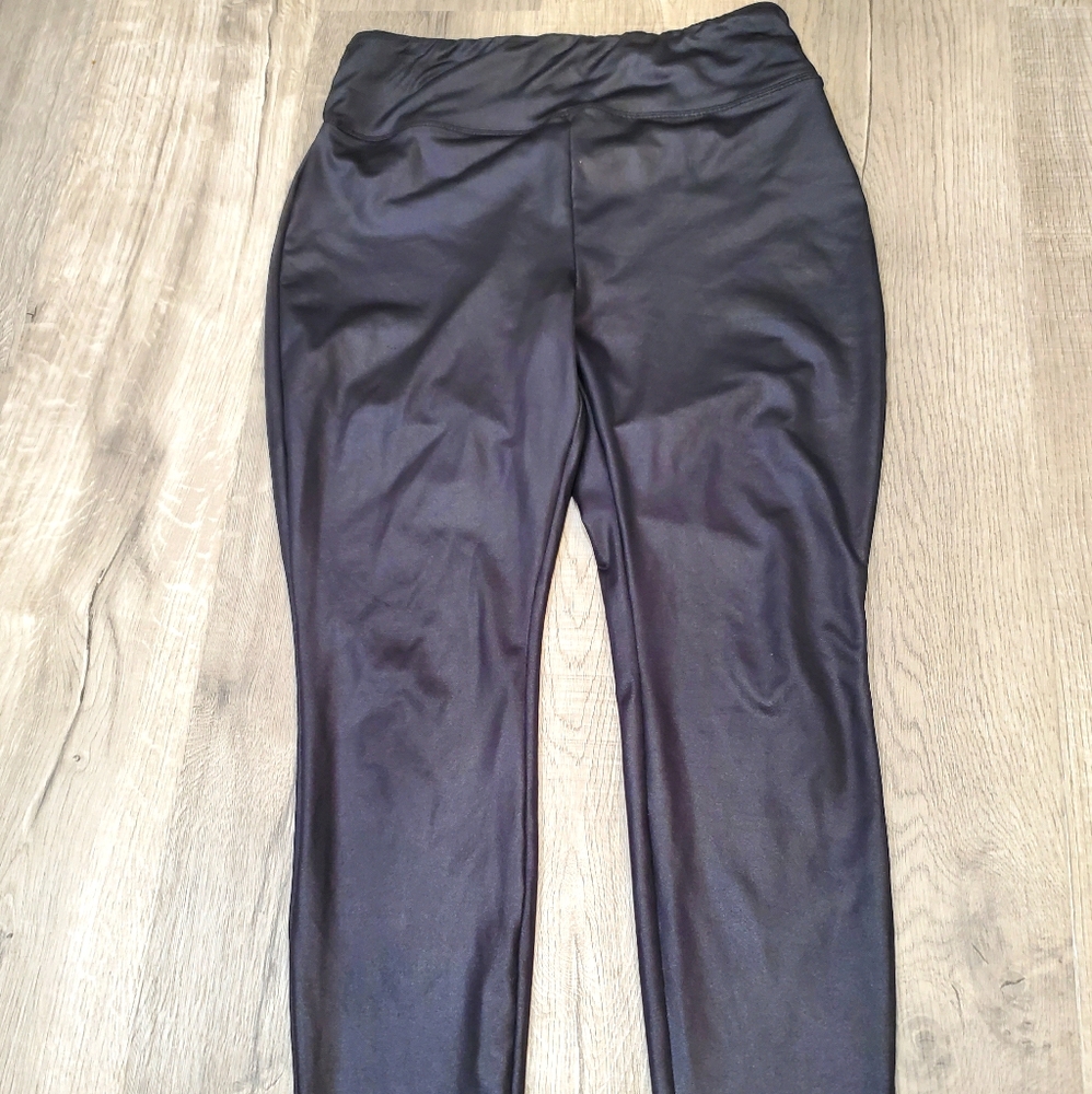 ♡ FAUX LEATHER LEGGINGS ♡